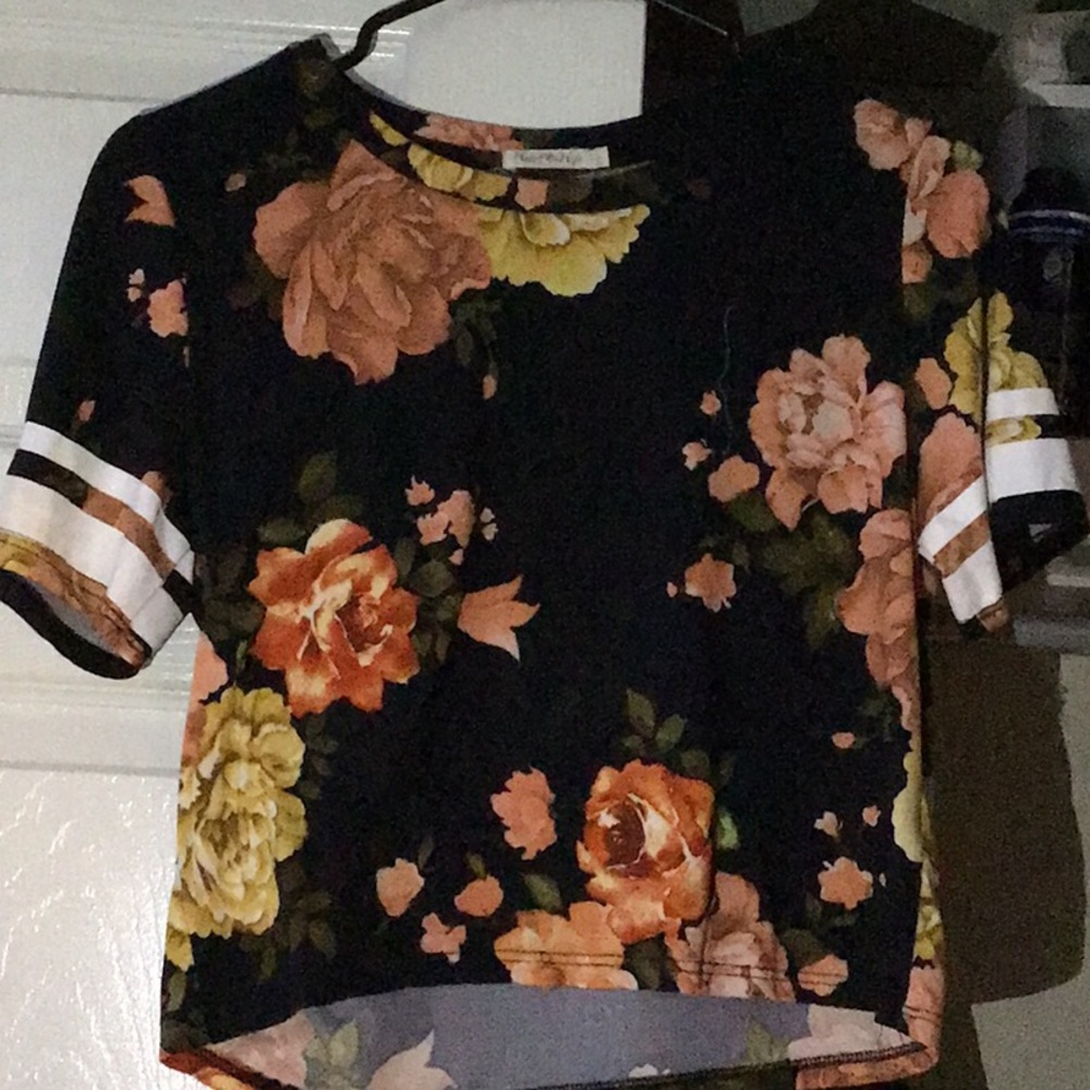 Black rose crop top